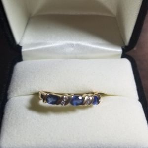 Gold ring with Blue Sapphires